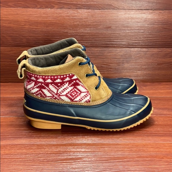 khombu suede sweater accent duck boots